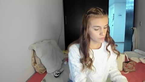 Snapshot of malucam_06 chatting on January 21, 2025, 12:46 am instagram nueela online show from January 21, 2025, 12:46 am