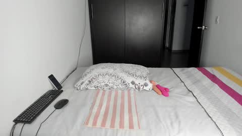 Snapshot of malucam_06 chatting on February 1, 2025, 10:44 pm instagram nueela online show from February 1, 2025, 10:44 pm