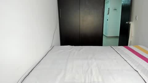 Snapshot of malucam_06 chatting on February 16, 2025, 8:11 pm instagram nueela online show from February 16, 2025, 8:11 pm