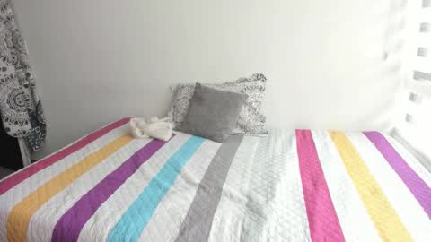 instagram  nueela   online show from December 21, 2025, 7:21 pm