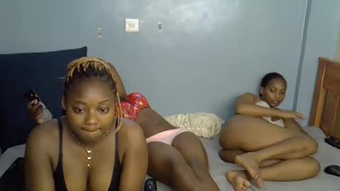 Snapshot of mama_pussie chatting on October 26, 2025, 1:17 pm mama_pussie online show from October 26, 2025, 1:17 pm