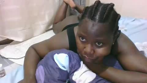 mamasita2023 online show from December 8, 2024, 7:54 pm