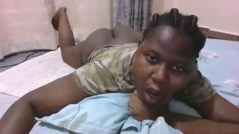 mamasita2023 online show from December 18, 2024, 8:36 pm