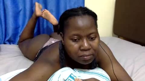 Snapshot of mamasita2023 chatting on October 17, 2025, 7:05 pm mamasita2023 online show from October 17, 2025, 7:05 pm