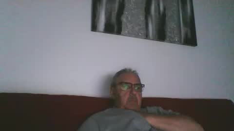 OLDMANFREE online show from May 17, 2026, 12:52 am