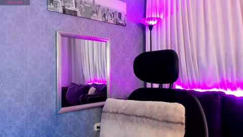 Snapshot of mamushka_ chatting on November 20, 2025, 9:25 pm online show from November 20, 2025, 9:25 pm