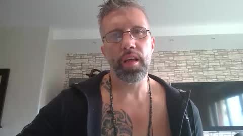 Snapshot of man4uc2c_ chatting on October 3, 2025, 7:27 am man4uc2c_ online show from October 3, 2025, 7:27 am