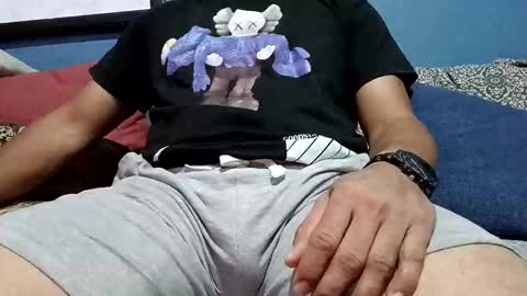 mandrilo7379 online show from February 19, 2026, 1:12 am