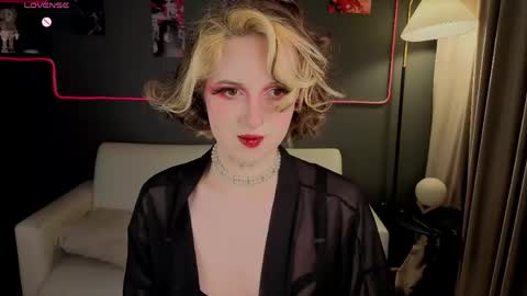 Luna online show from May 4, 2026, 10:06 pm