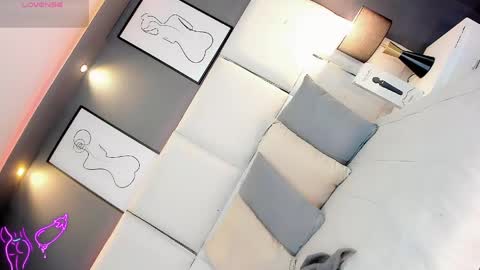 manellyksparklee online show from April 23, 2026, 1:35 pm