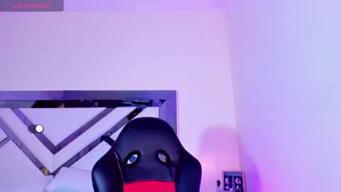 Manelyk Pindters online show from March 1, 2025, 1:53 am