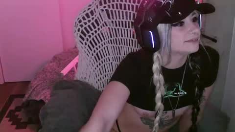 manicpixieslutt online show from November 20, 2025, 9:47 pm