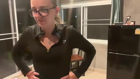 Manon hottie online show from May 5, 2026, 3:09 pm