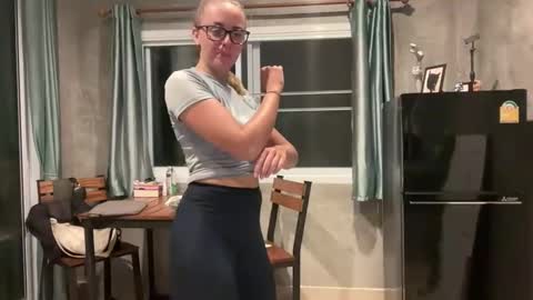 Manon hottie online show from May 8, 2026, 3:28 pm