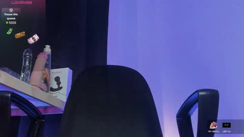  independent model online show from February 6, 2026, 11:19 pm