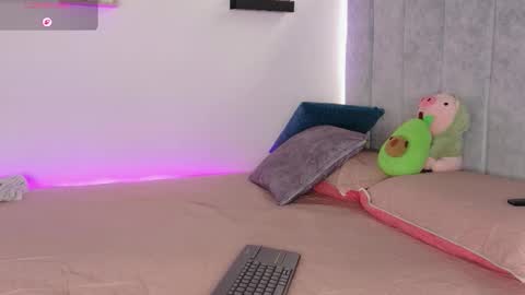 Manu  online show from March 26, 2026, 5:51 pm