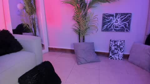 Manu Velez  online show from December 6, 2024, 2:28 pm