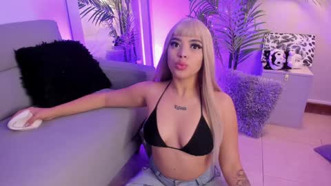 Manu Velez  online show from December 30, 2024, 1:58 pm