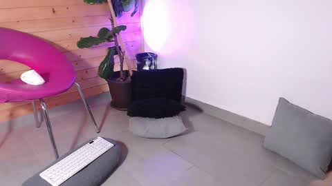 Manu Velez  online show from February 26, 2025, 4:25 am