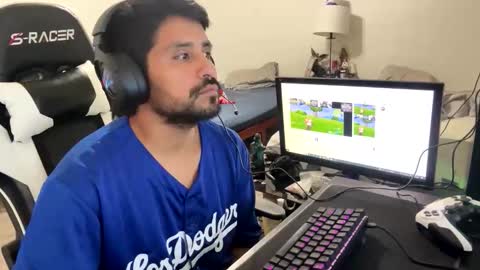 manue957825 online show from November 1, 2025, 6:59 am