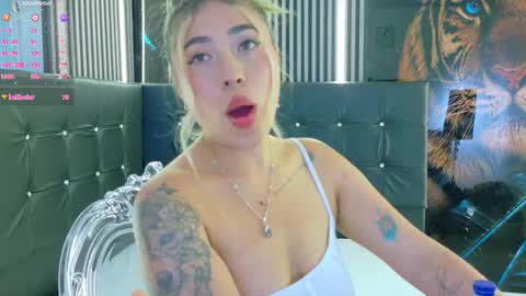 Snapshot of manuelaveelez chatting on October 2, 2025, 6:37 pm Manuela online show from October 2, 2025, 6:37 pm