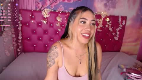 Snapshot of manuelaveelez chatting on October 10, 2025, 5:50 am Manuela online show from October 10, 2025, 5:50 am