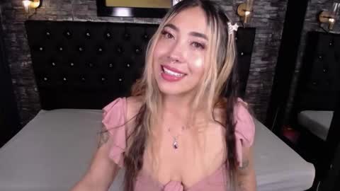 Snapshot of manuelaveelez chatting on November 6, 2025, 4:13 am Manuela online show from November 6, 2025, 4:13 am