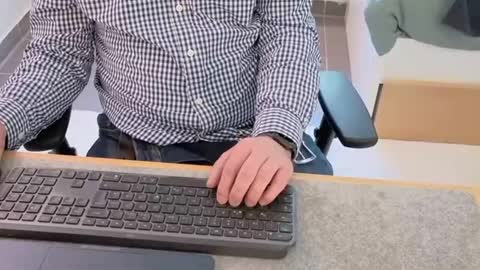 manuherb84 online show from April 9, 2026, 1:38 pm