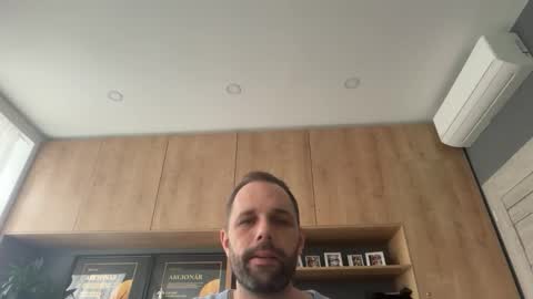 manynaaamess online show from February 20, 2026, 12:49 pm