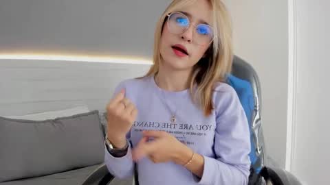 mara_33 online show from December 13, 2025, 8:25 pm