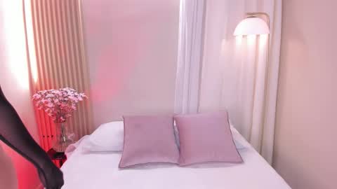 Mara  online show from December 2, 2025, 8:37 pm