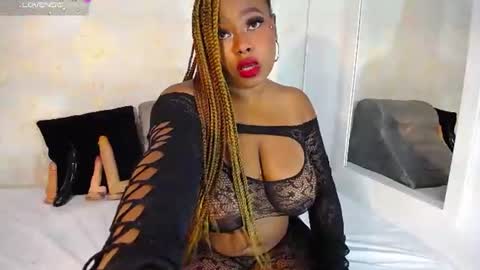 Snapshot of mara_thompsonn chatting on June 18, 2026, 12:42 pm mara_thompsonn online show from June 18, 2026, 12:42 pm