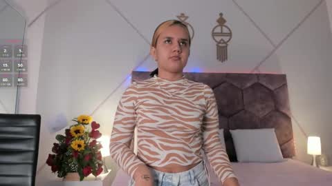 mara_winters_ online show from November 30, 2025, 11:58 am