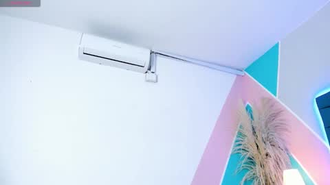 mara_winters_ online show from December 21, 2025, 12:01 pm