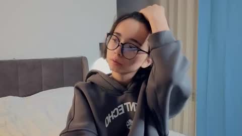 Melissa online show from September 9, 2025, 3:44 pm