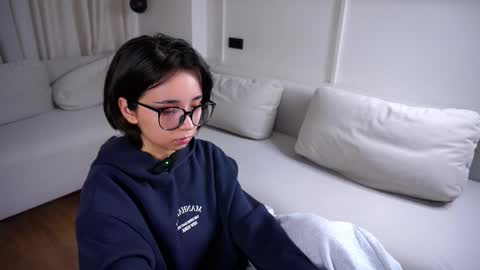 Melissa online show from September 13, 2025, 3:45 pm