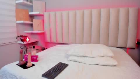 Mara  online show from October 2, 2025, 8:49 pm