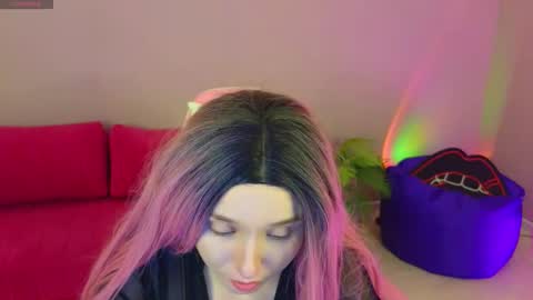 MaraLee e online show from December 15, 2025, 7:01 am