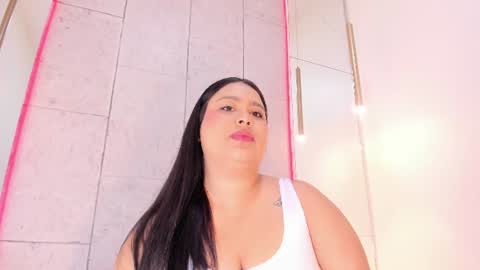 maralinette22 online show from June 23, 2026, 11:08 am