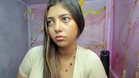 Snapshot of maraluna_ chatting on March 5, 2026, 12:01 pm Maraluna online show from March 5, 2026, 12:01 pm