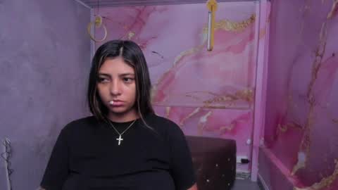 Snapshot of maraluna_ chatting on April 7, 2026, 11:54 am Maraluna online show from April 7, 2026, 11:54 am