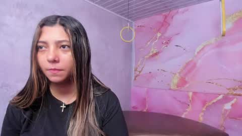 Snapshot of maraluna_ chatting on April 21, 2026, 11:05 am Maraluna online show from April 21, 2026, 11:05 am