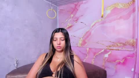 Snapshot of maraluna_ chatting on April 22, 2026, 11:56 am Maraluna online show from April 22, 2026, 11:56 am