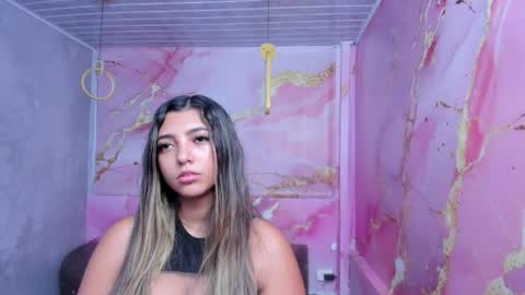 Snapshot of maraluna_ chatting on May 11, 2026, 4:04 pm Maraluna online show from May 11, 2026, 4:04 pm