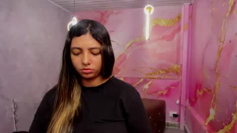 Snapshot of maraluna_ chatting on June 22, 2026, 12:24 pm Maraluna online show from June 22, 2026, 12:24 pm