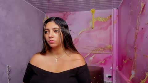 Snapshot of maraluna_ chatting on June 25, 2026, 11:26 am Maraluna online show from June 25, 2026, 11:26 am