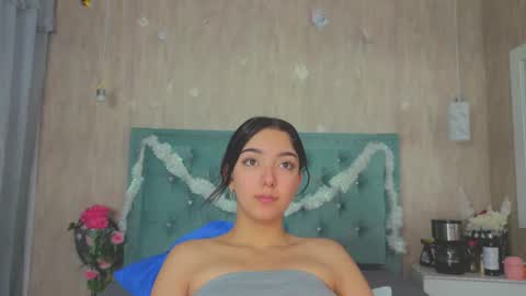 Marcela online show from December 15, 2025, 8:13 pm