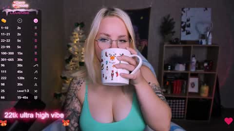 Snapshot of marcelinepeach chatting on December 19, 2024, 8:23 am Sara online show from December 19, 2024, 8:23 am