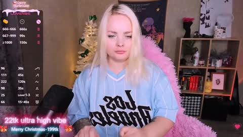 Snapshot of marcelinepeach chatting on December 21, 2024, 2:37 pm Sara online show from December 21, 2024, 2:37 pm