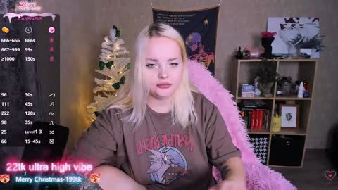 Snapshot of marcelinepeach chatting on December 28, 2024, 12:24 pm Sara online show from December 28, 2024, 12:24 pm